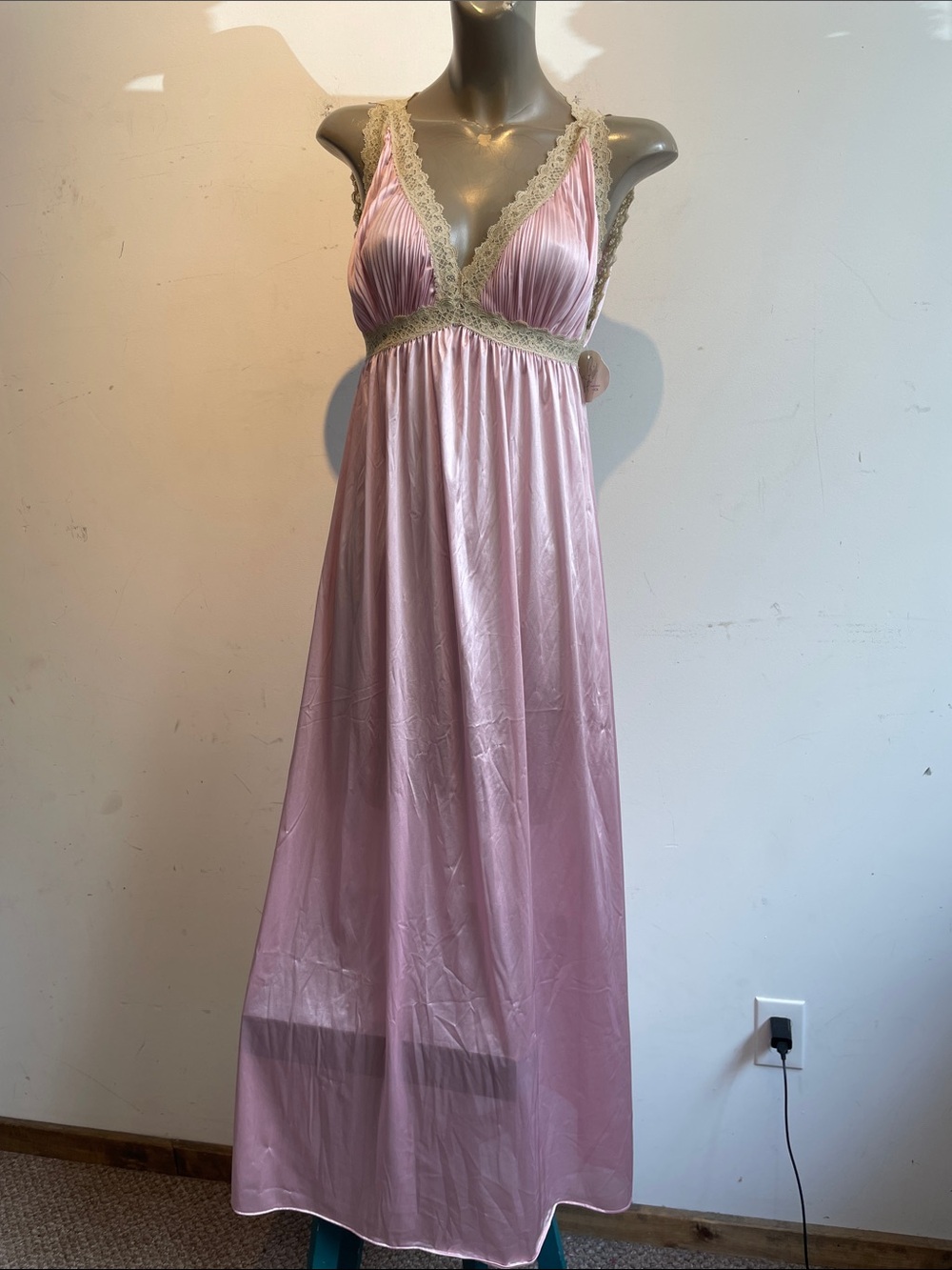 Miss Elaine vintage deadstock nightgown slip - Picture 2 of 7